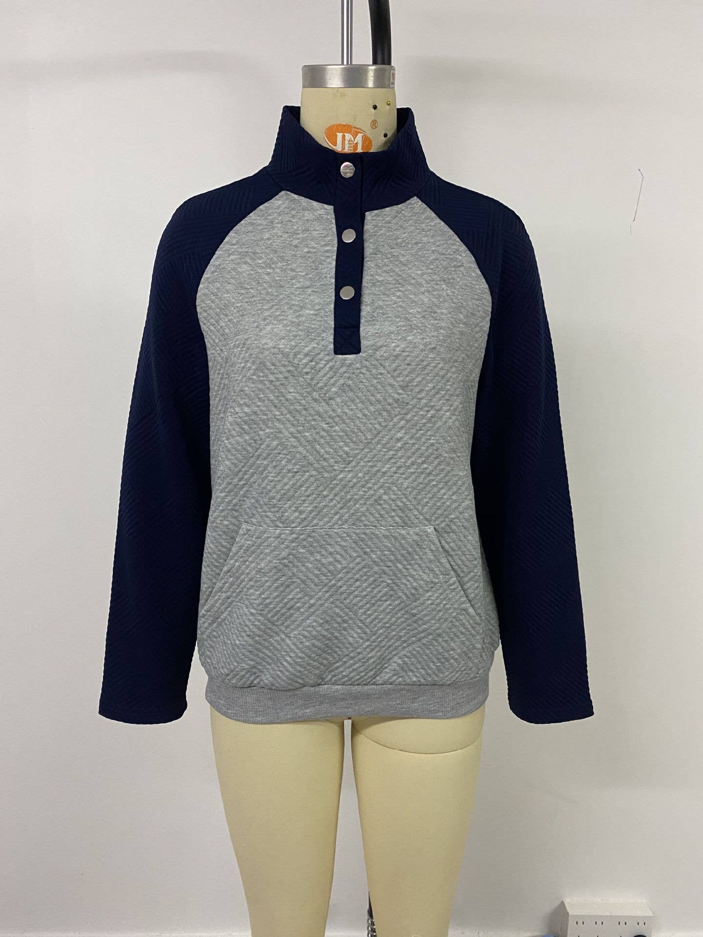 Textured casual V-neck color-blocking sweatshirt