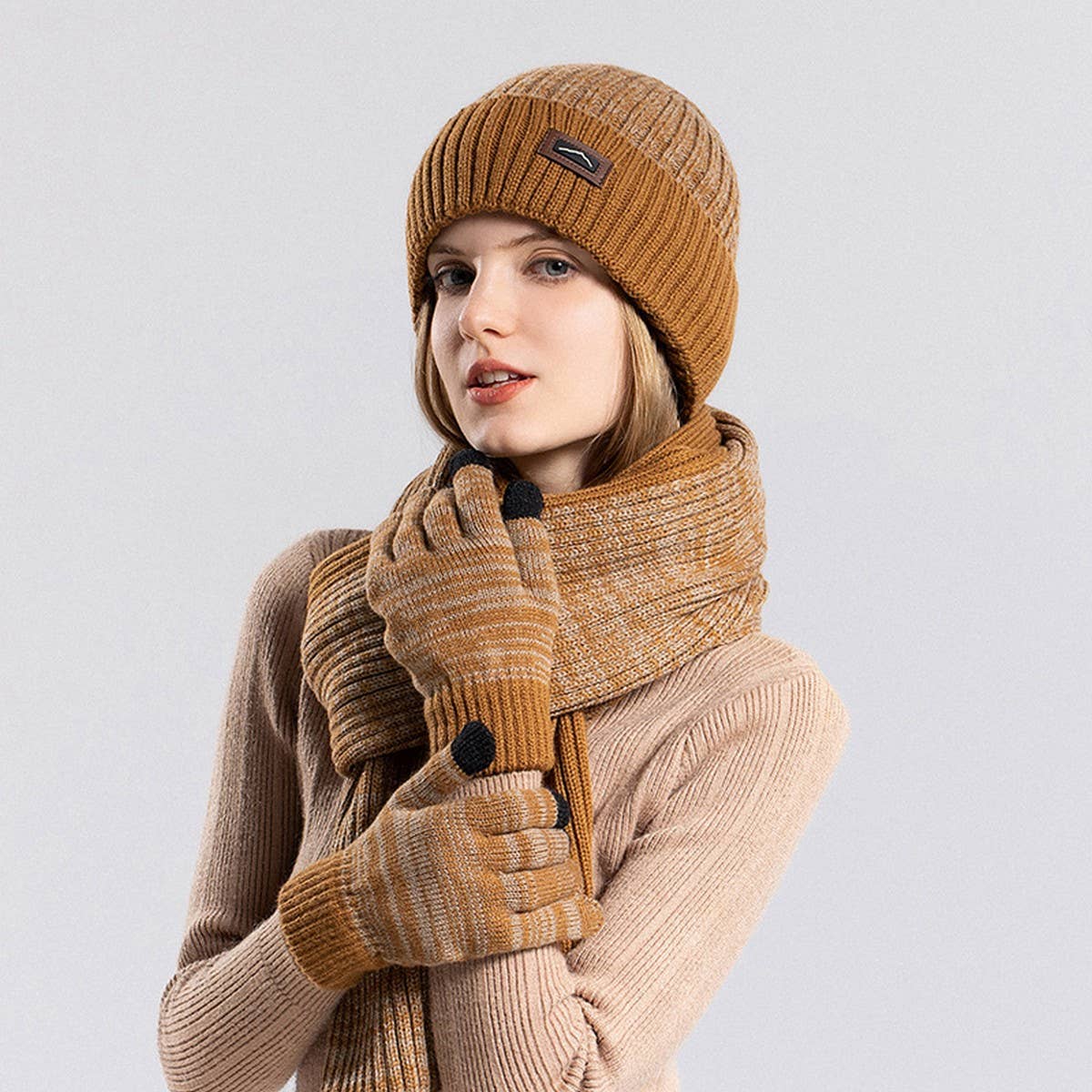 OUTDOOR WARM GLOVES AND SCARF THREE-PIECE SET_CWASC1138
