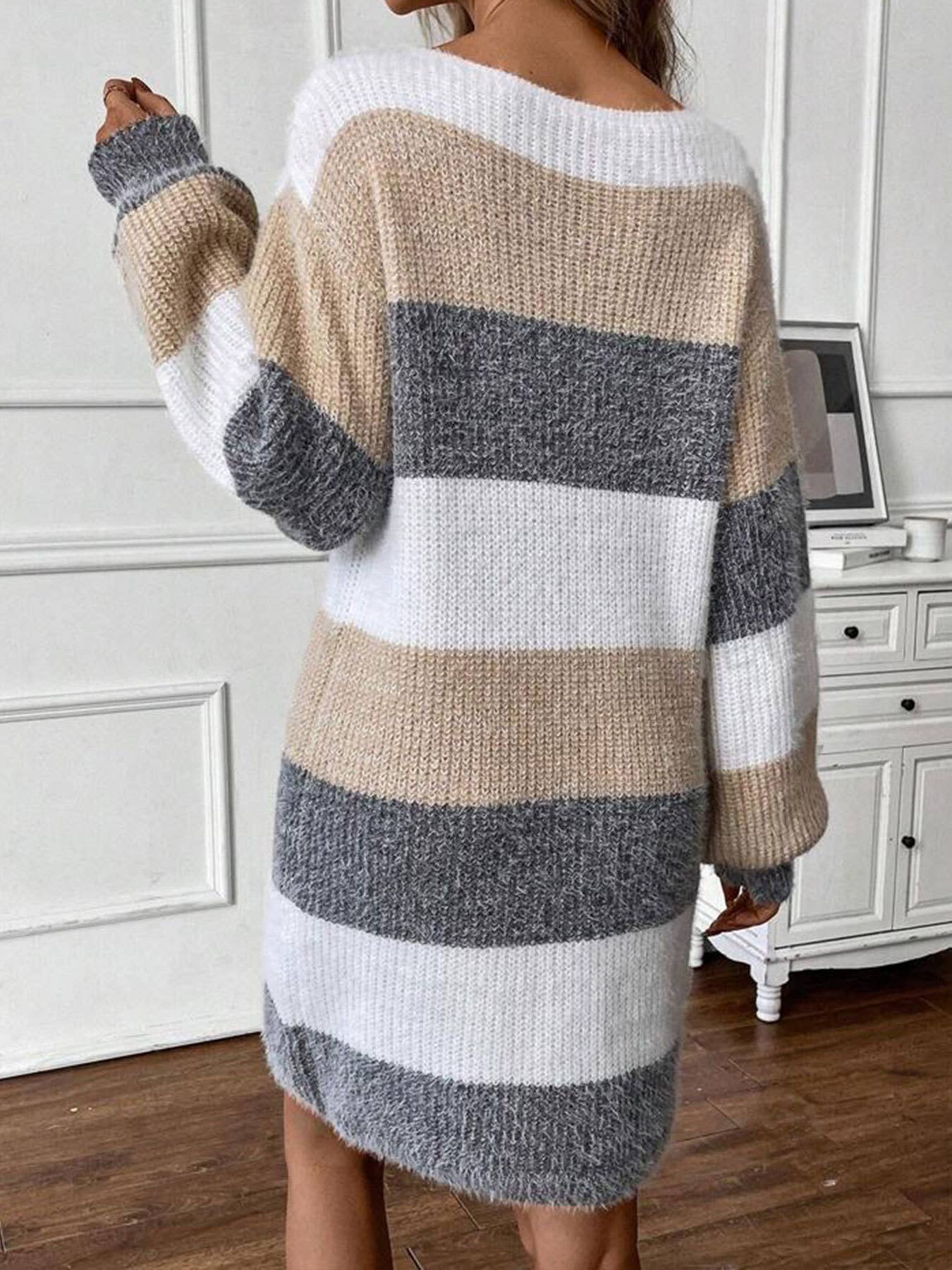 Round-neck long-sleeved knitted dress