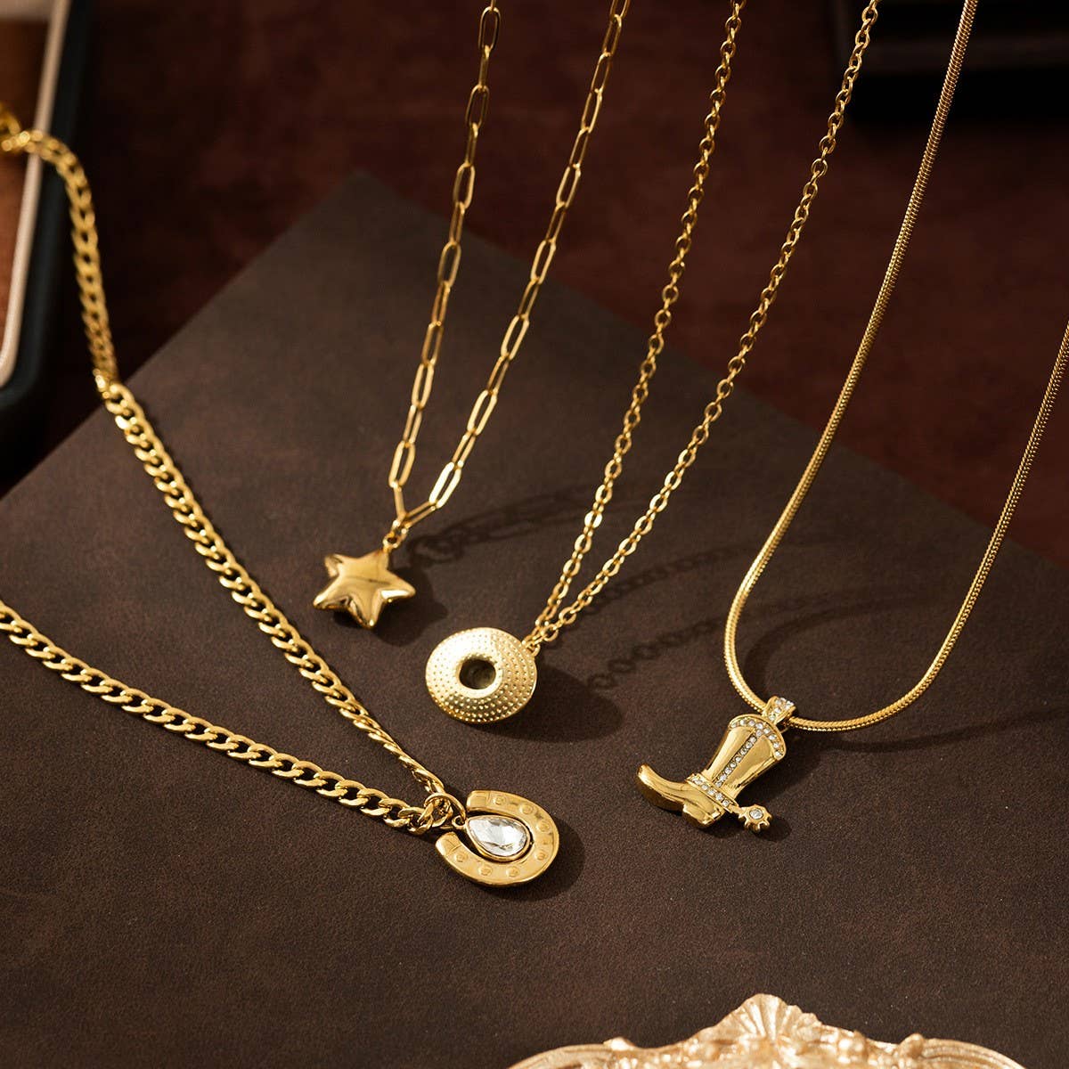 Artistic Retro Cowboy Boot Pendant Necklace_CWMM5714