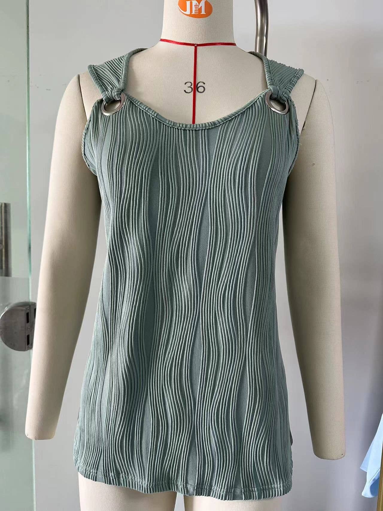 Solid color sleeveless metal loop loose vest