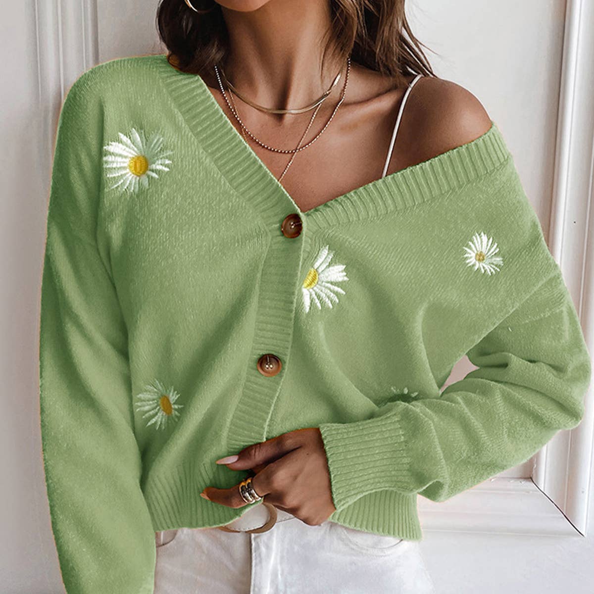 LITTLE CHRYSANTHEMUM EMBROIDERY V-NECK SWEATER