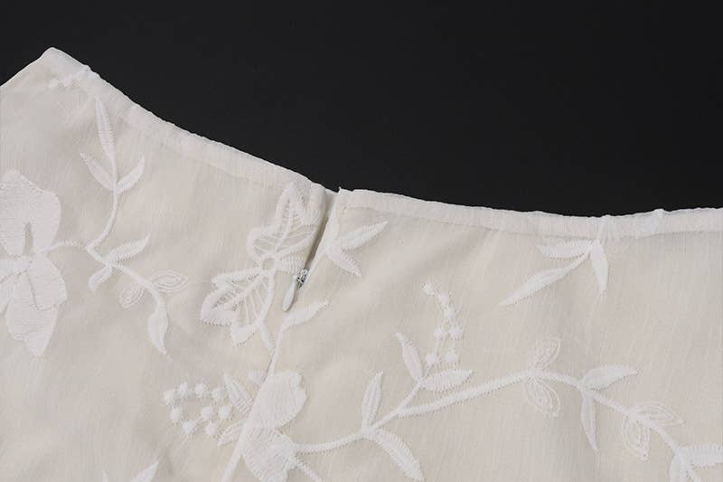 A low-waist hooked fashion slimming skirt