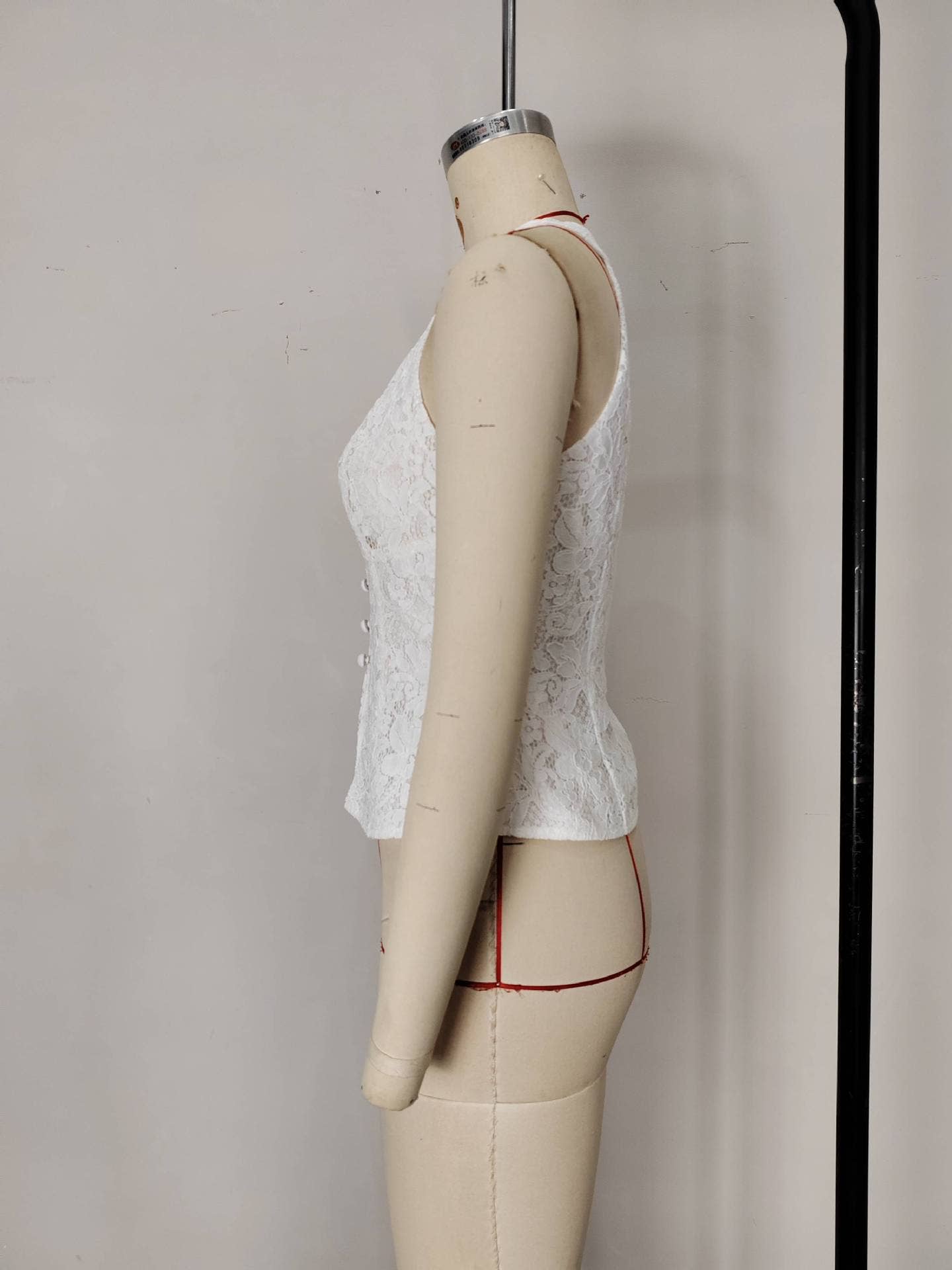 V-neck single breasted white lace edge vest