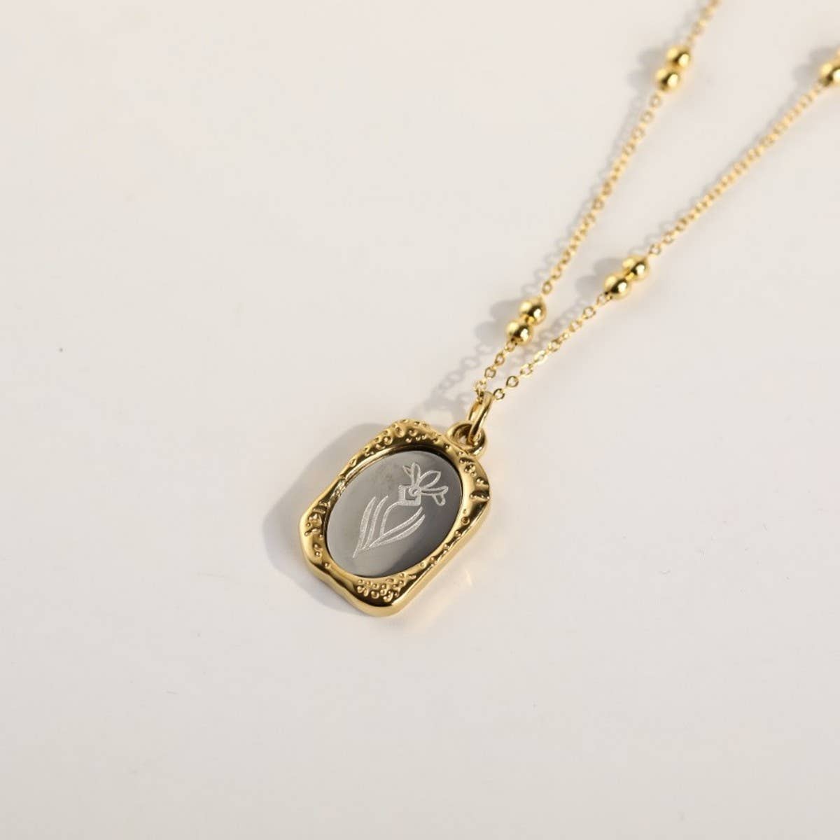 VINTAGE MAGIC MIRROR ROSE DECEMBER NECKLACE