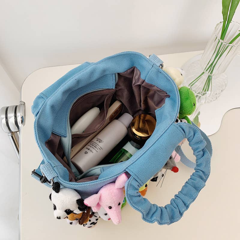 large-capacity pleated handbag featuring dolls