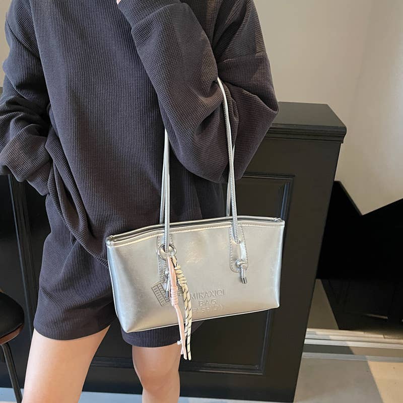 Fashionable versatile and simple underarm bag