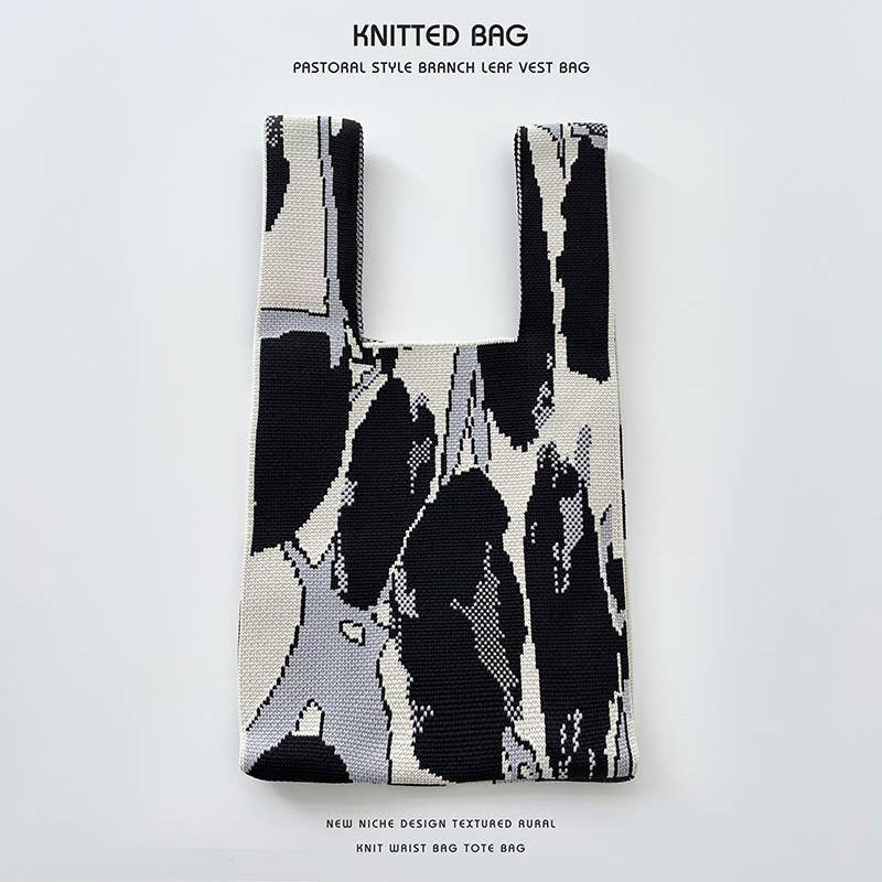 Heart-shaped color-blocked knitted handbag