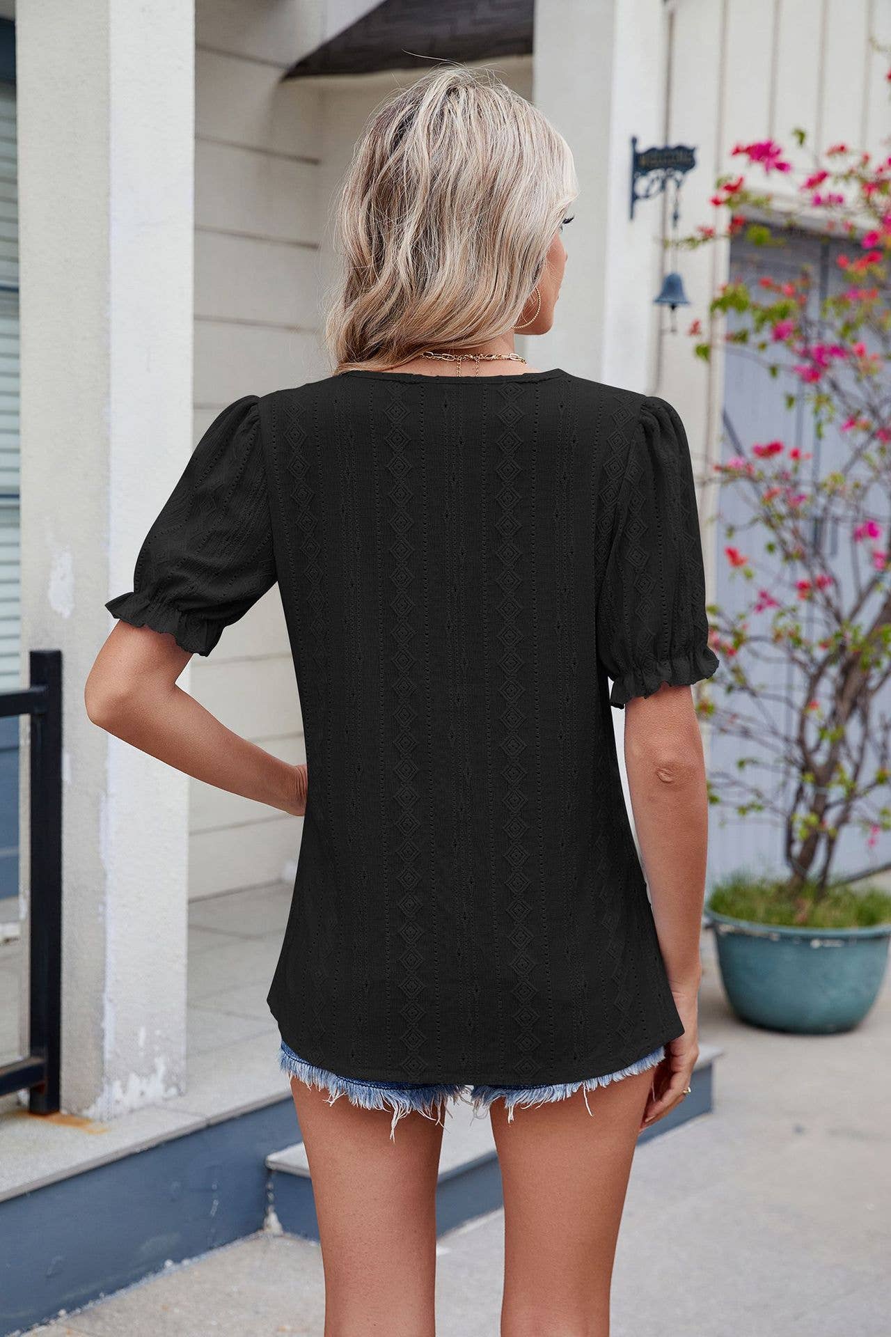 V-neck ruffled short sleeved solid color T-shirt