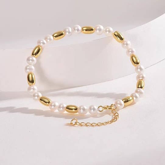 Freshwater pearl bracelet made of broken silver