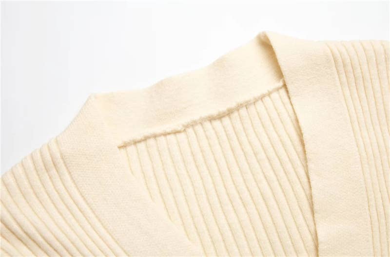 V-NECK SLIM-FIT SPLIT JUMPER KNIT BASE