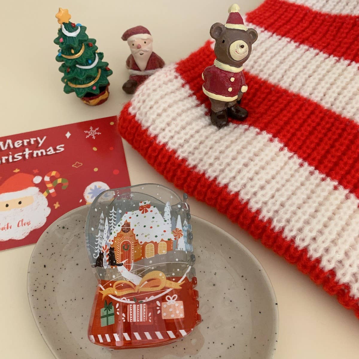 CWAHA07718_HOLIDAY ACRYLIC SANTA CAT CRYSTAL HAIR CLIP