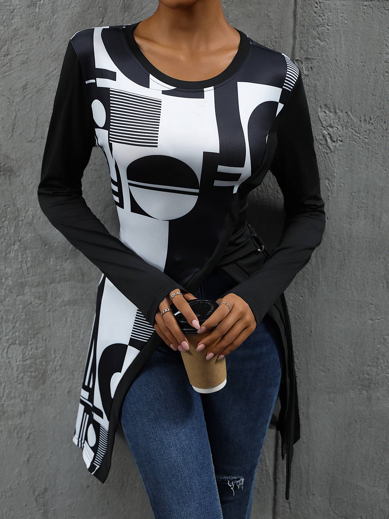 ELEGANT GEOMETRIC PRINT SLIM SLIT T-SHIRT