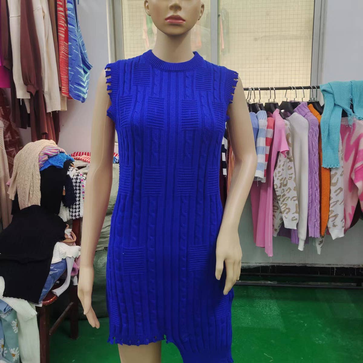 TWIST TIGHT SLEEVELESS ROUND NECK WRAP DRESS