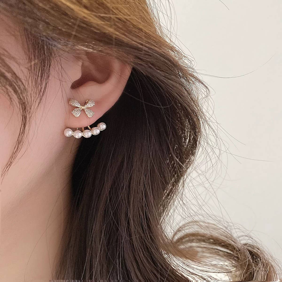 SWEET PEARL INLAID BOW ONE PAIR TWO WEAR EARRINGS