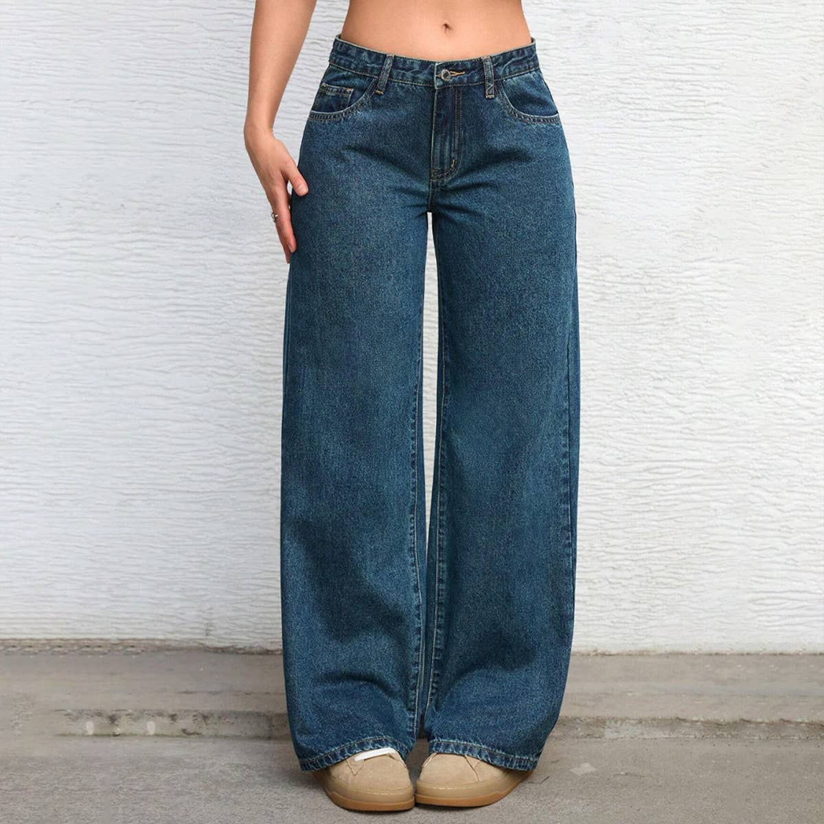 Straight-leg,retro low-waisted wide-leg jeans