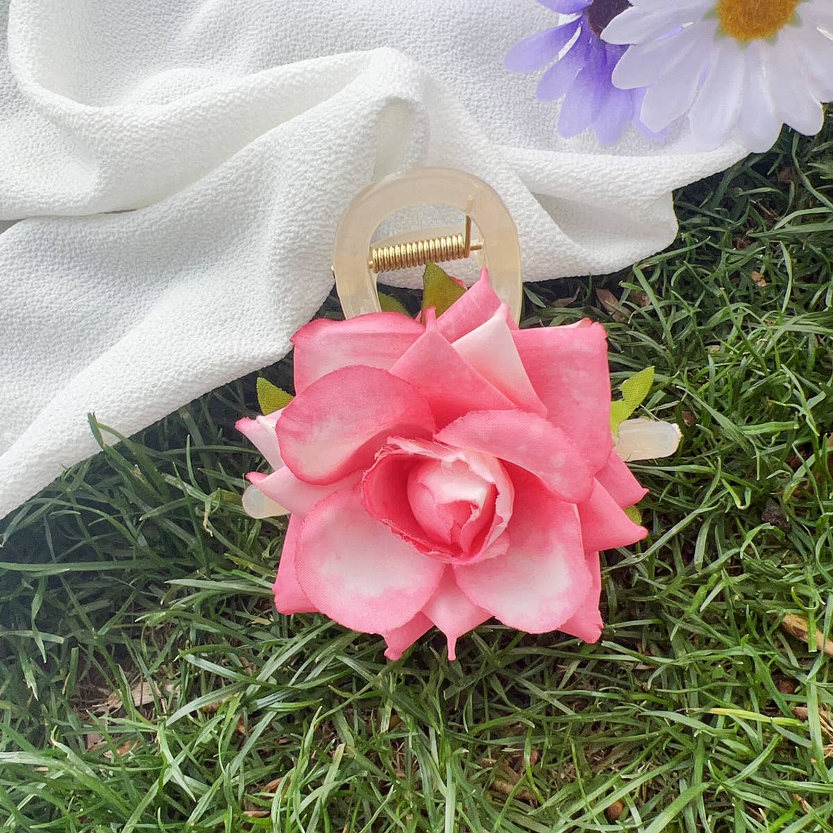 Dopamine-colored plastic rose hair clips