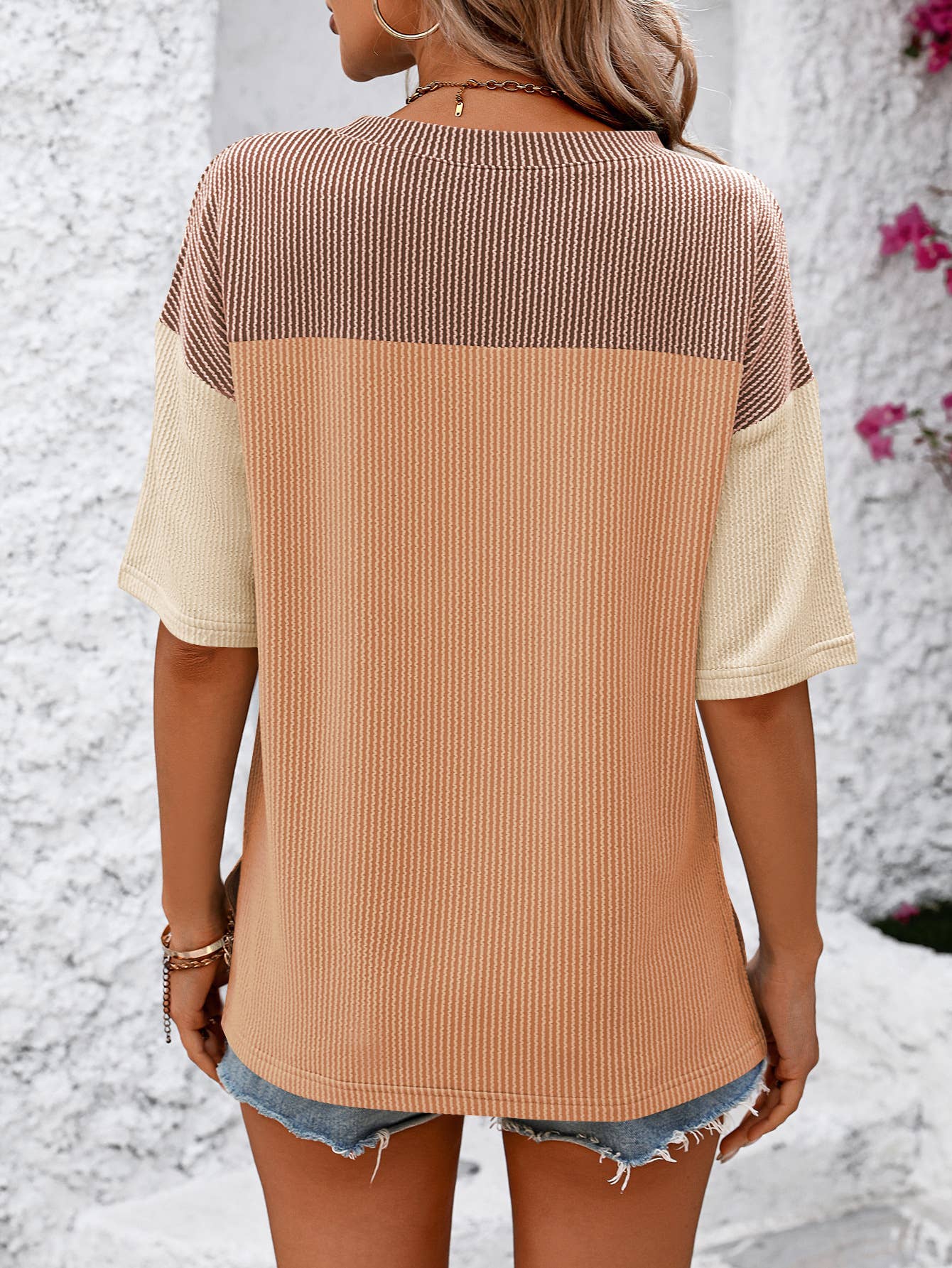 ROUND NECK TWIST STRIP COLOR MATCHING T-SHIRT