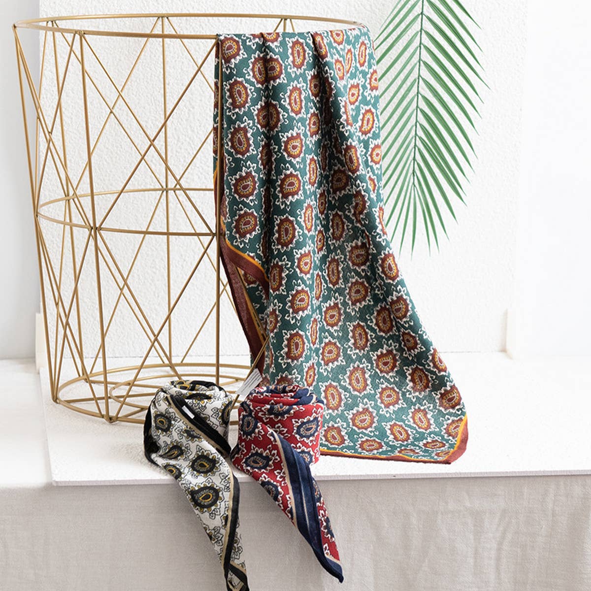 FLORAL PRINT SQUARE SCARF