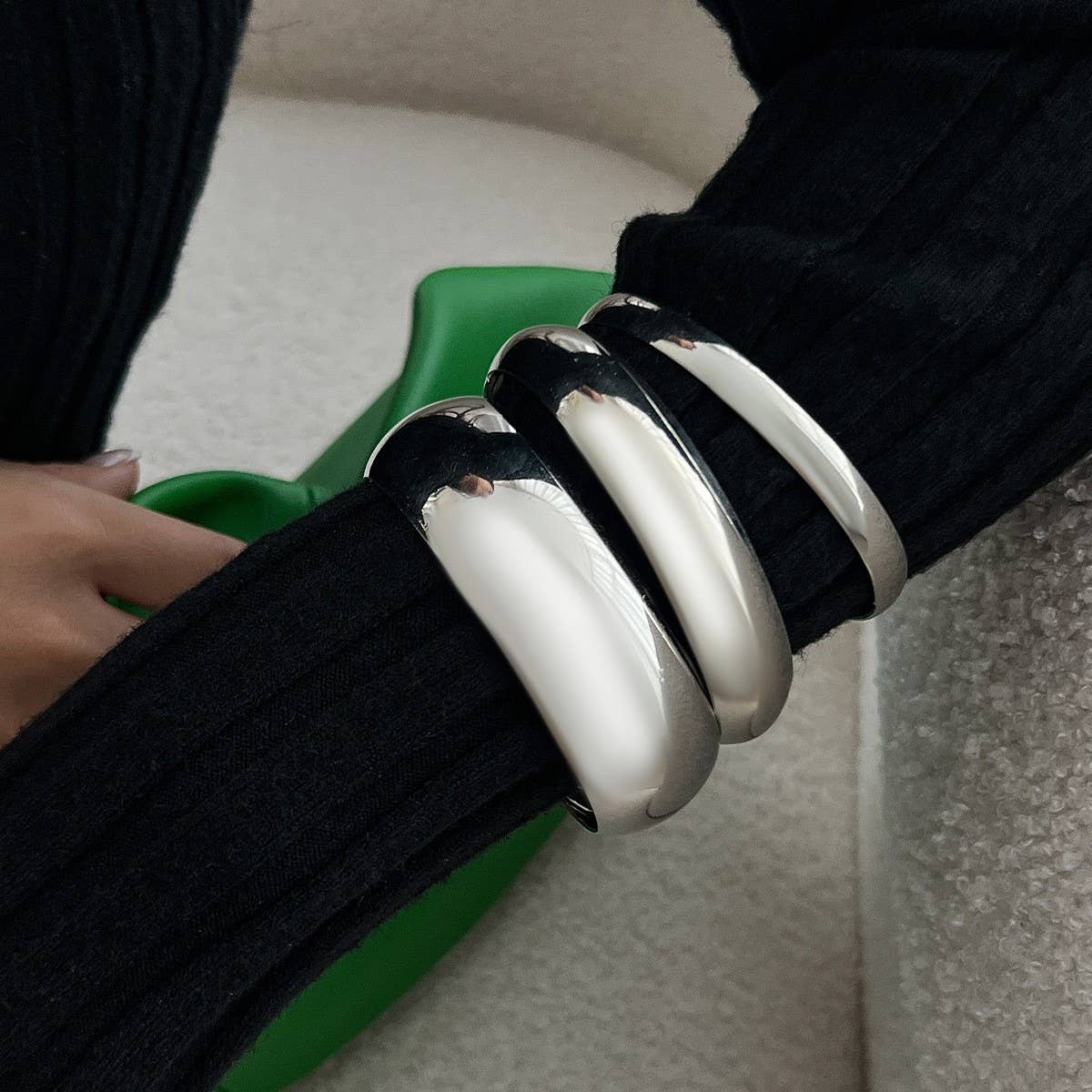 FASHIONABLE CURVED SMOOTH TWIST BRACELET