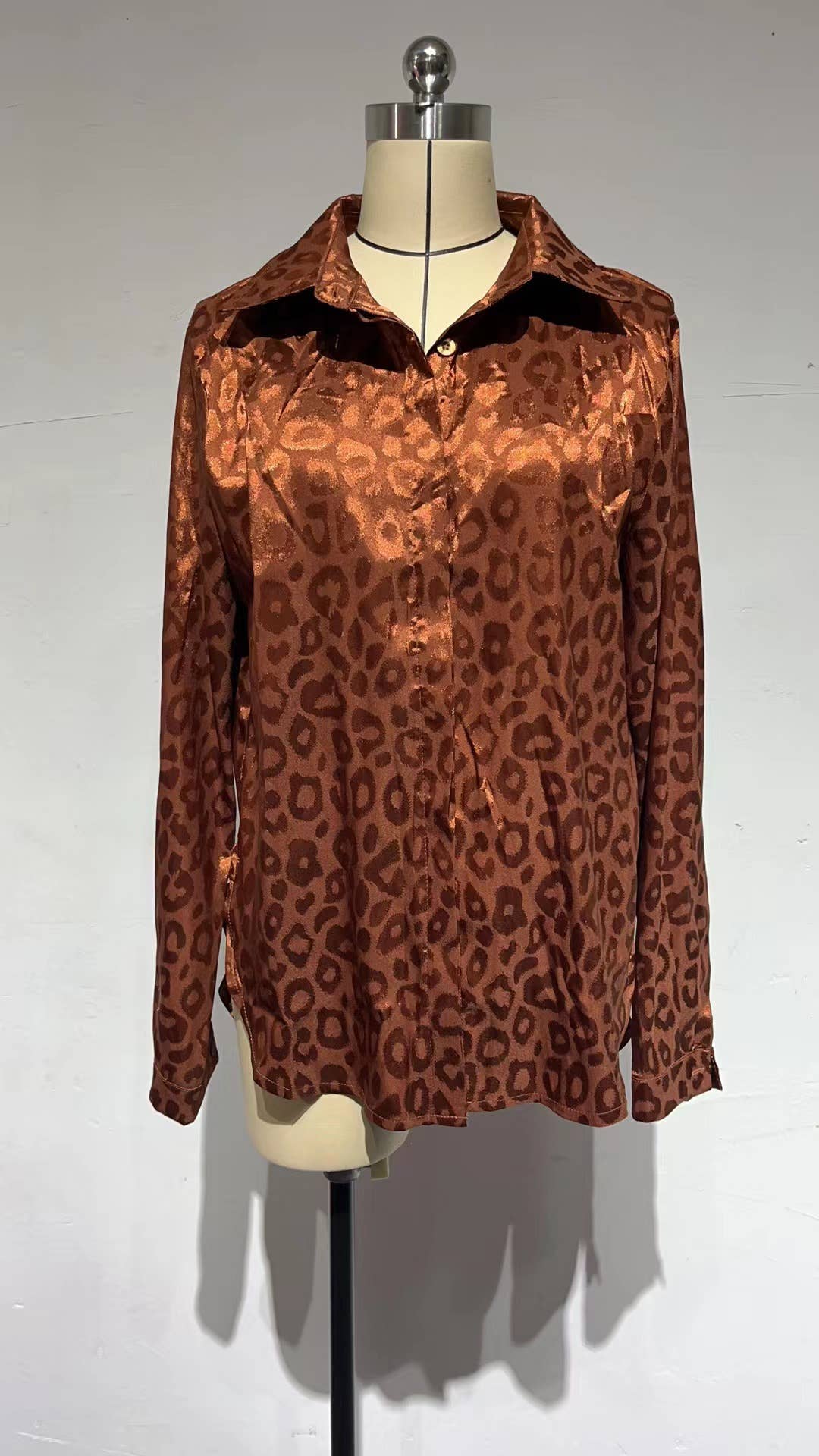 Satin long-sleeved jacquard leopard print shirt