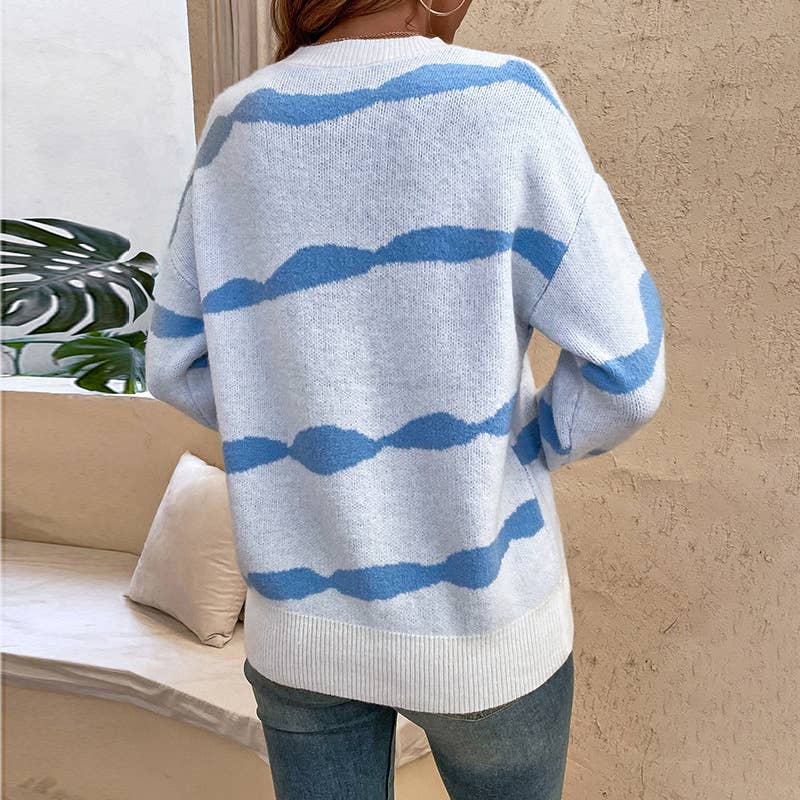 Turtleneck striped sweater in contrasting colors