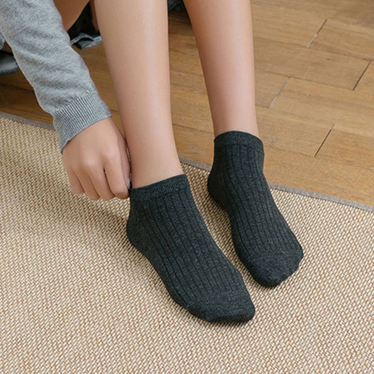 SOLID VERTICAL STRIPES BREATHABLE ANKLE SOCKS_CWMS032