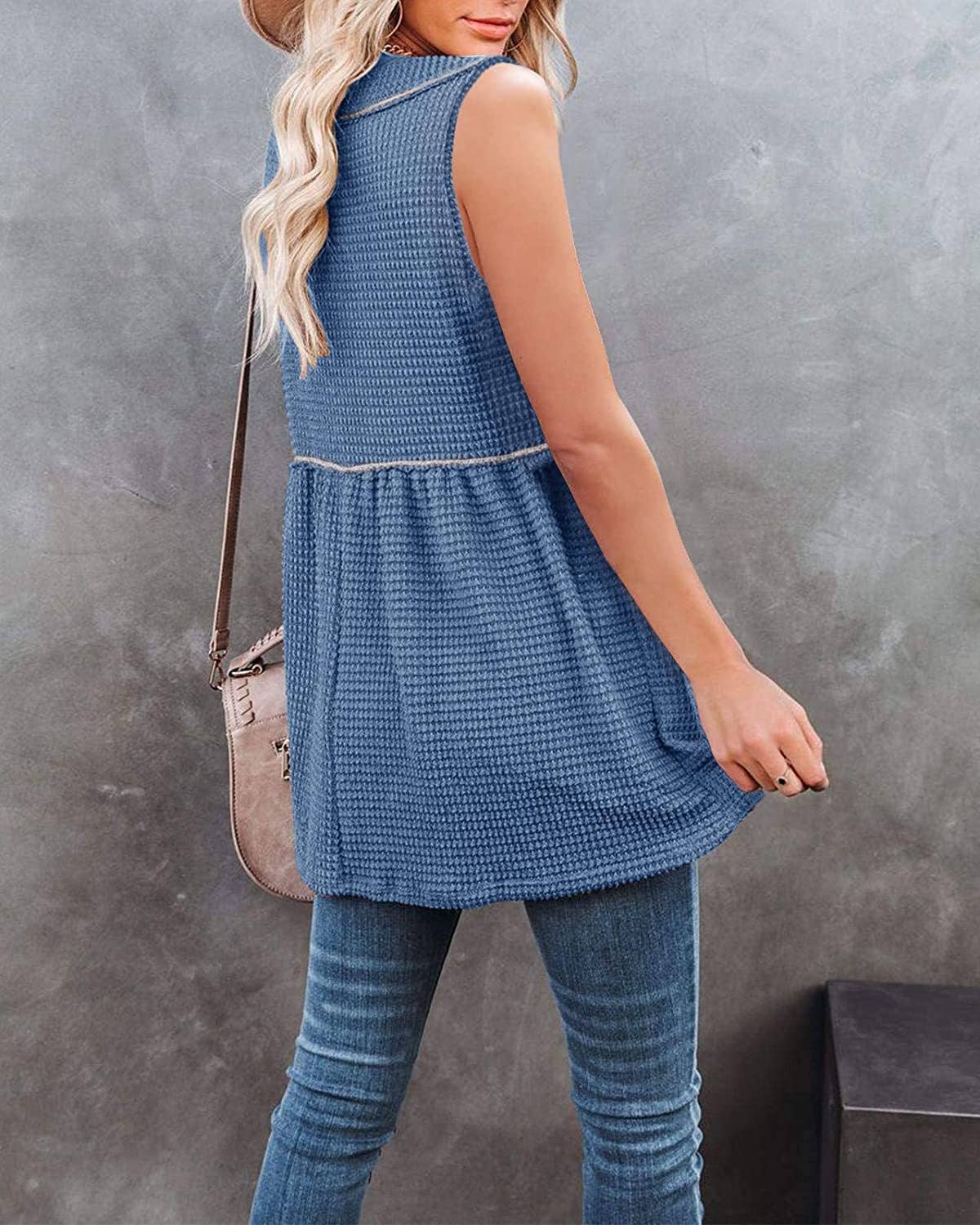 V-NECK SLEEVELESS SOLID COLOR TANK TOP