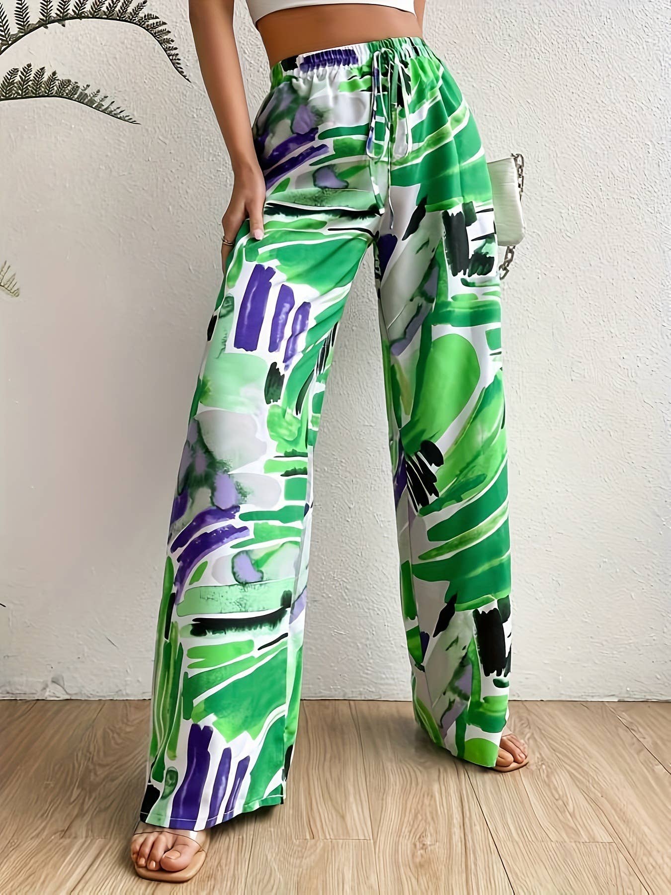 Loose and tight-waisted wide-leg pants