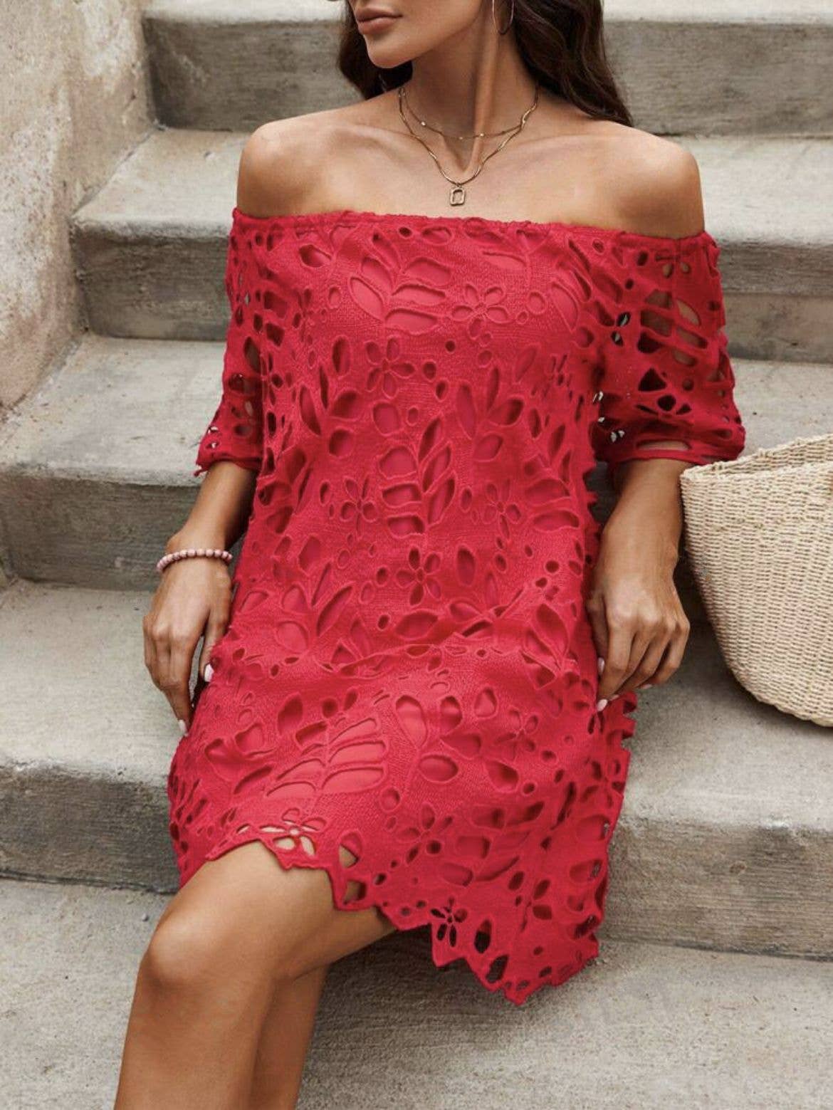 Lace dress with strapless shoulder cutout