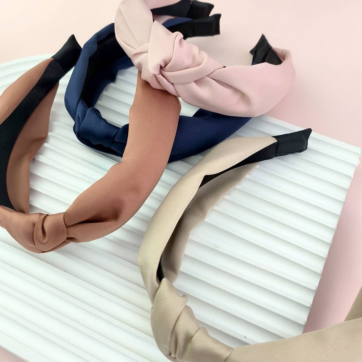 RETRO SATIN KNOTTED HEADBAND_CWAHA0833