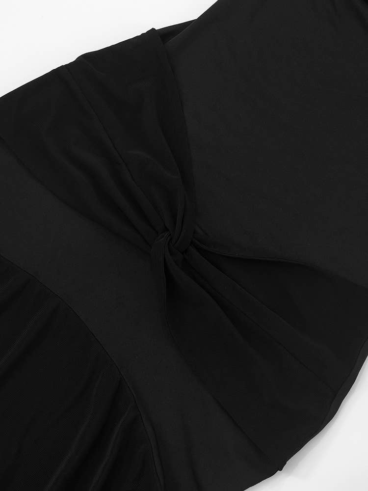 Solid-color hip-hugging pleated strapless dress