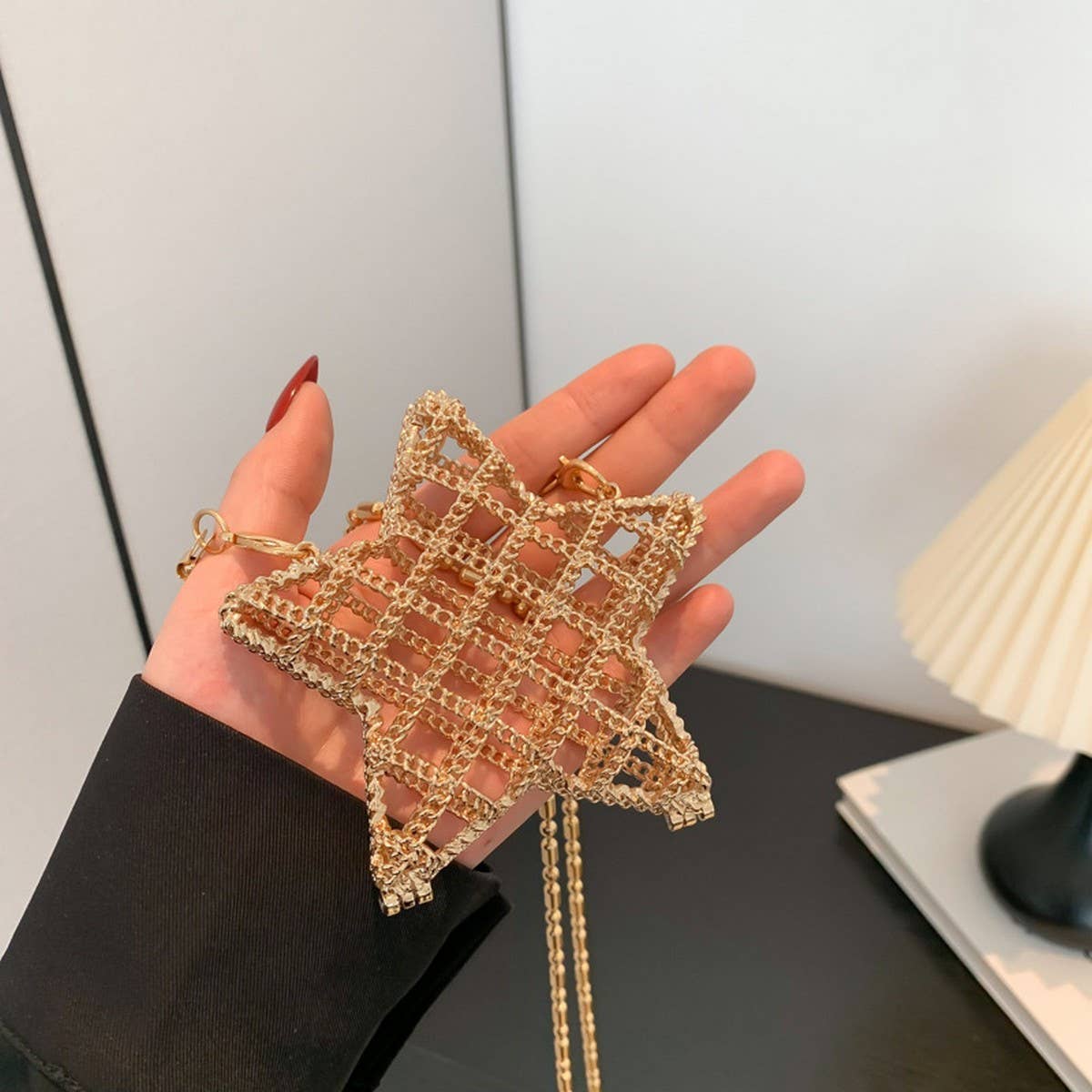 FIVE-POINTED STAR HOLLOW CHAIN SQUARE CLUTCH BAG_CWAB3260