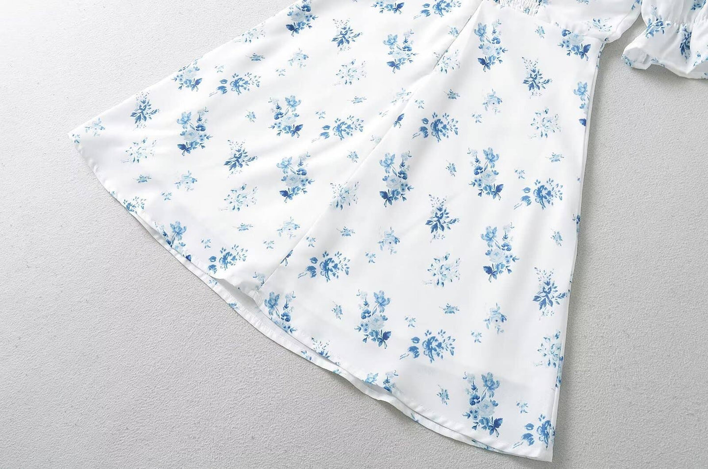 LACE-UP DRESS WITH PUFFY SLEEVES