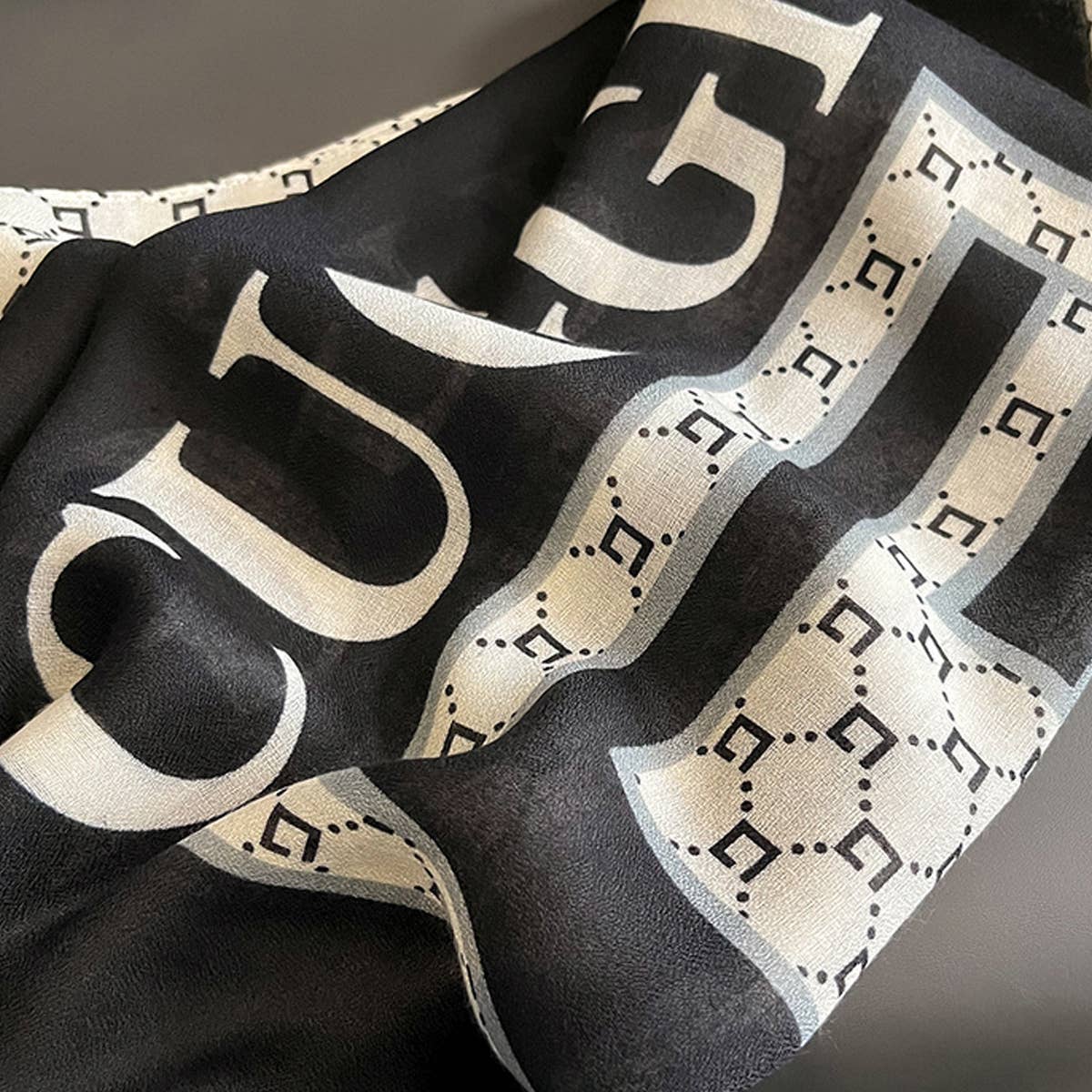 FASHIONABLE PLAID THIN SCARF