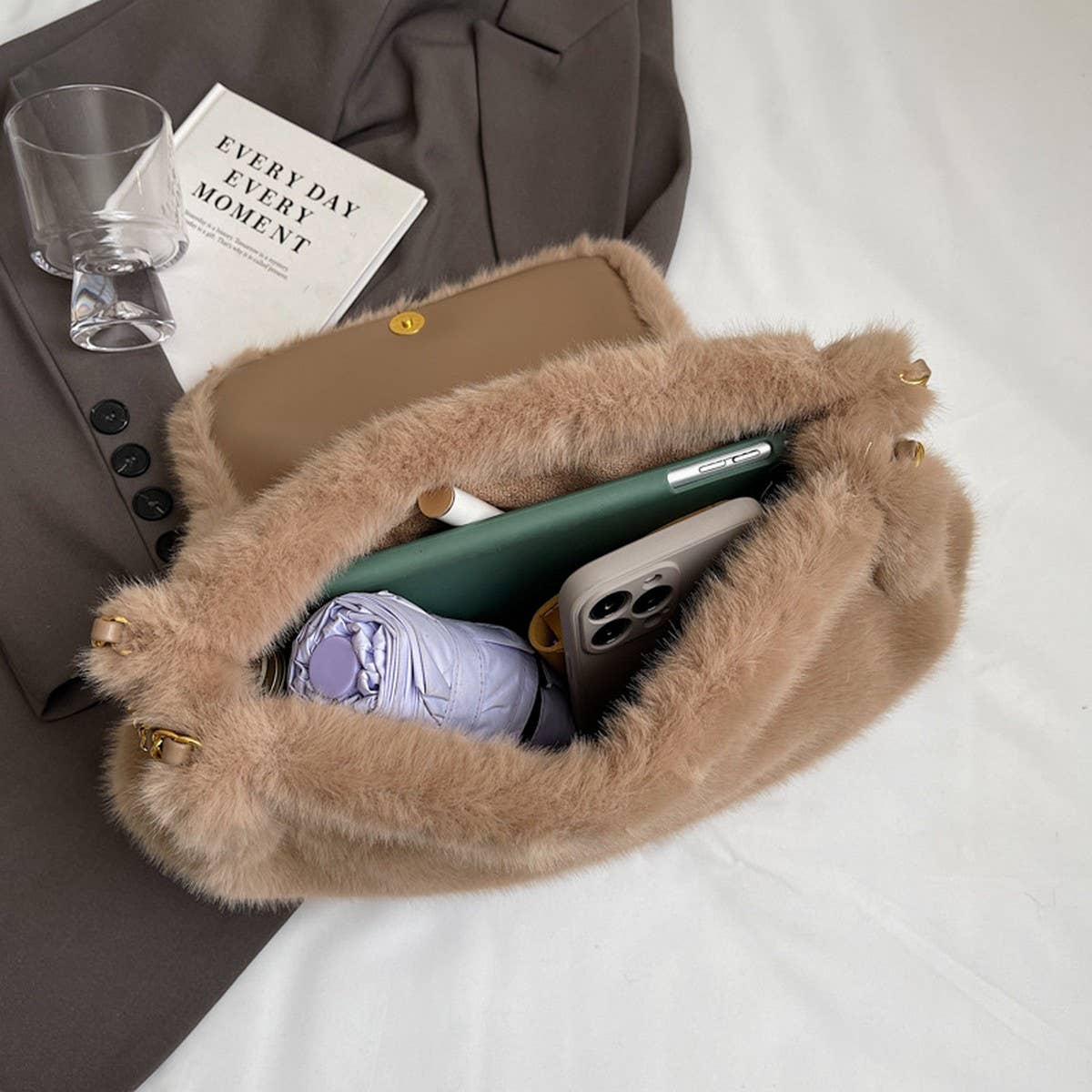 WINTER CHAIN LARGE CAPACITY SHOULDER PLUSH BAG_CWAB3938