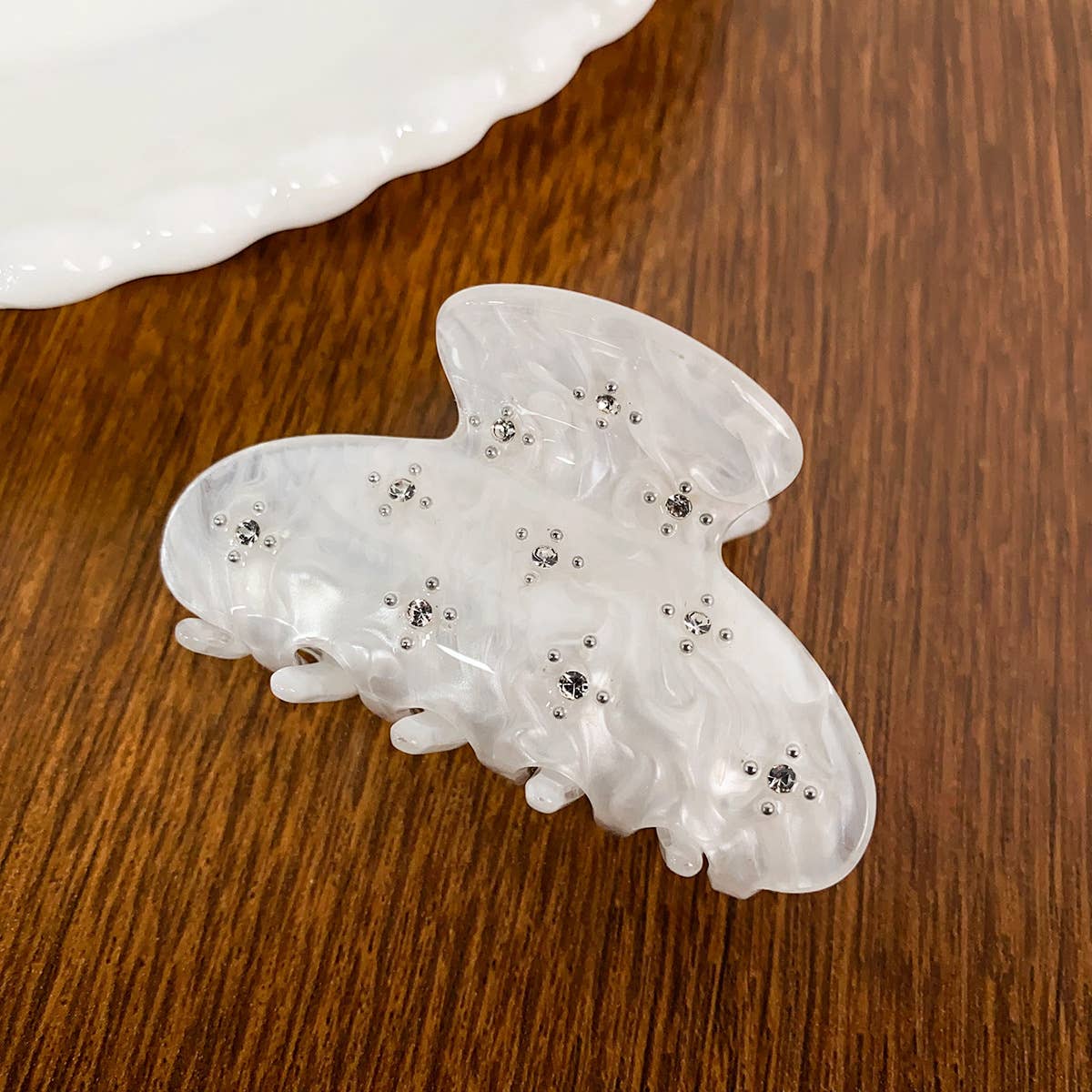 Diamond-encrusted high-end floral acrylic gripper