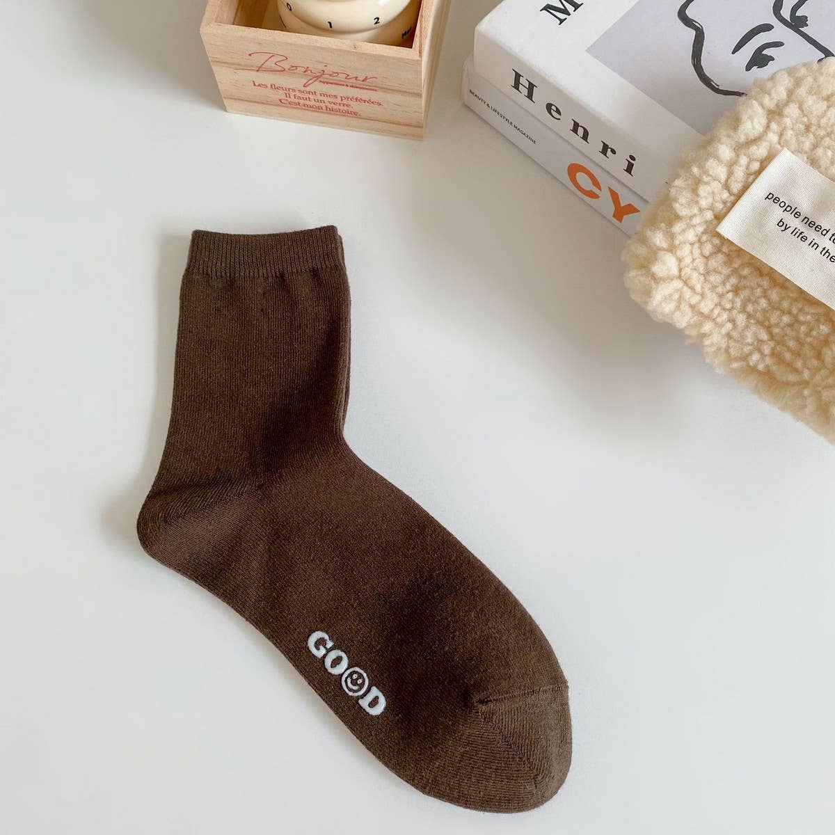 NEW AUTUMN AND WINTER LETTER SMILEY FACE SOCKS