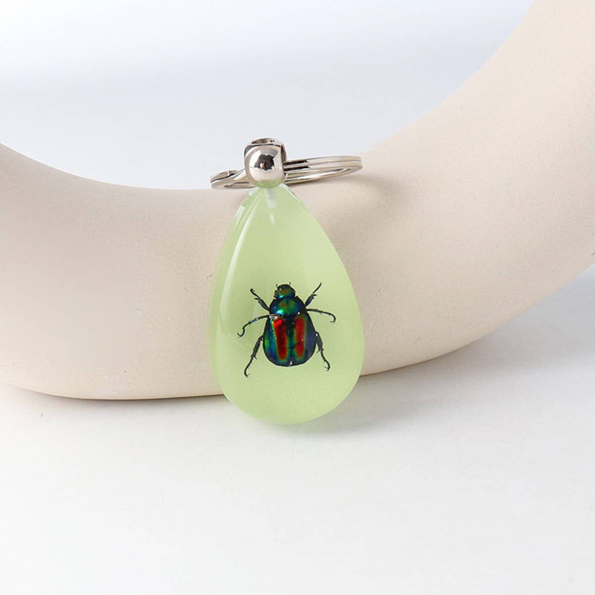 AMBER GLOW-IN-THE-DARK INSECT KEYCHAIN PENDANT_CWMM3698