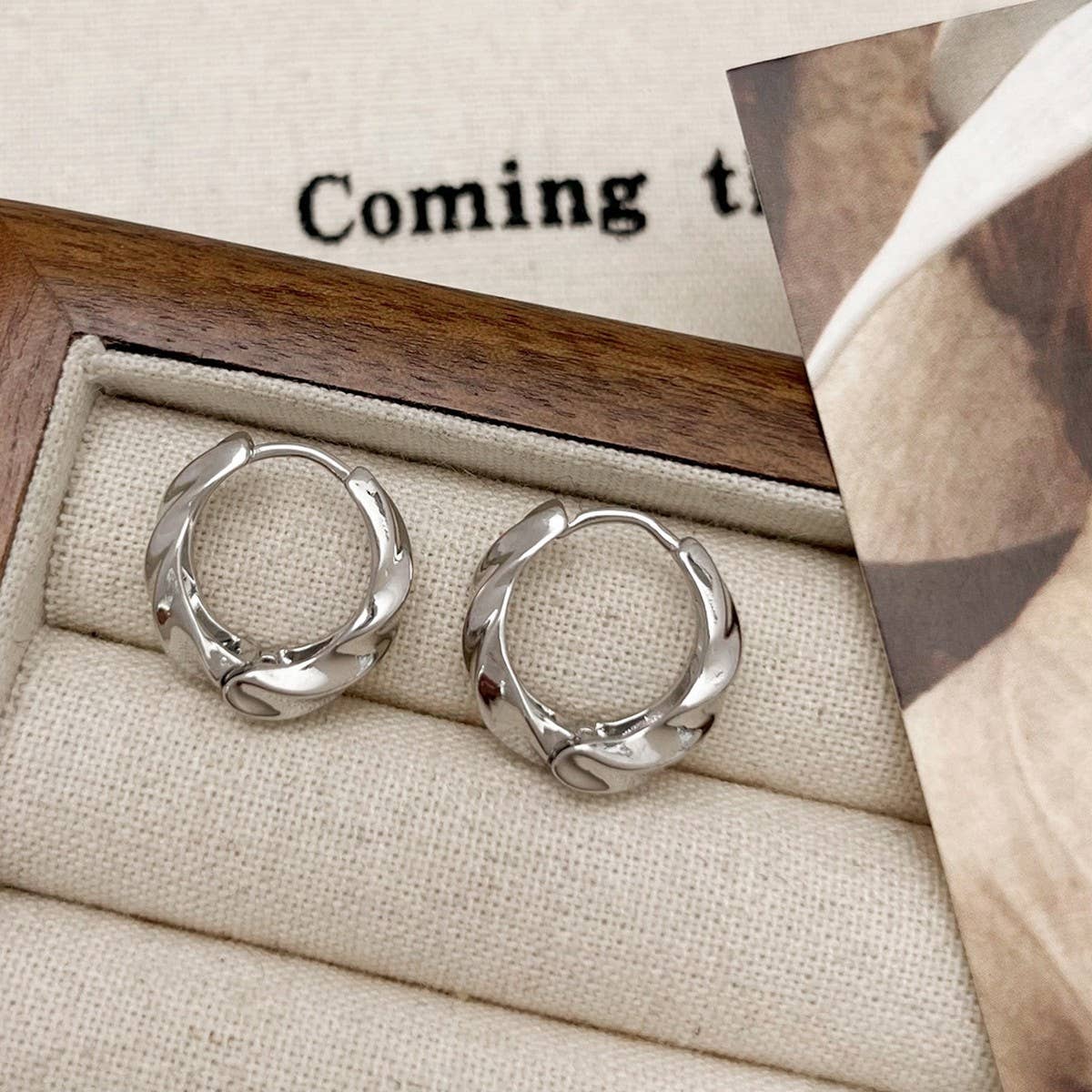 HIGH-GRADE MOBIUS PLAIN HOOP EARRINGS FOR WOMEN