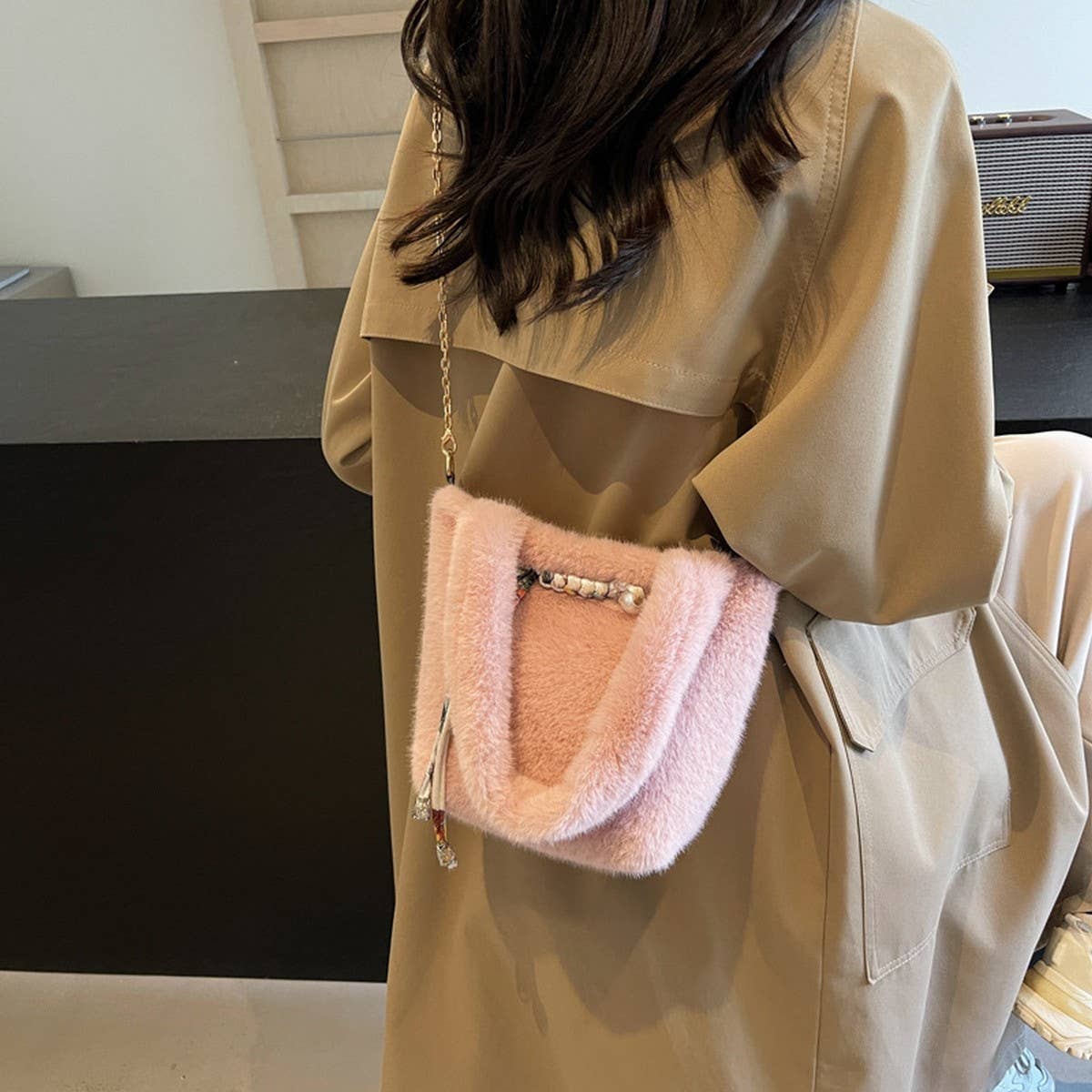 WINTER SHOULDER CROSSBODY PLUSH BUCKET BAG_CWAB3983