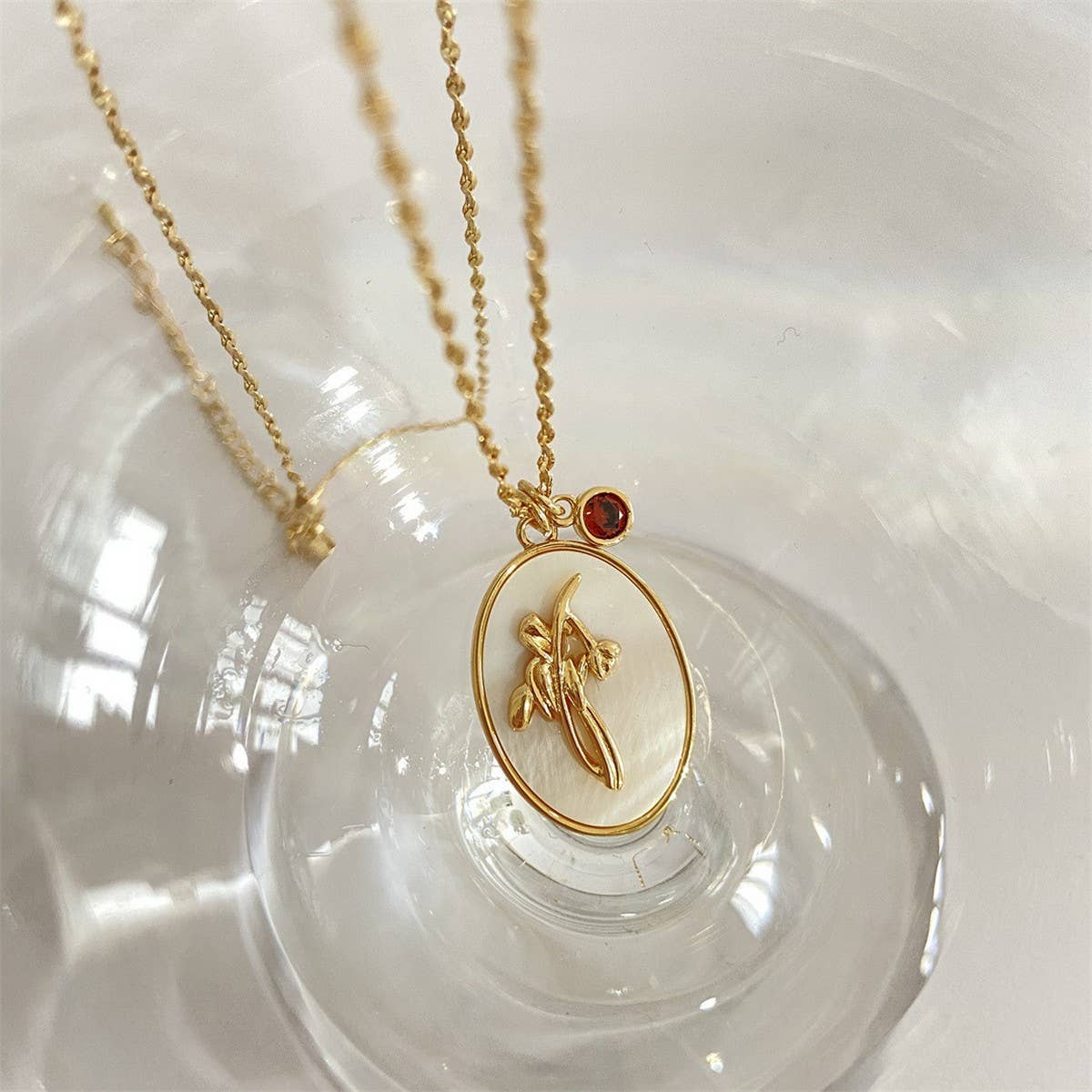 DECEMBER THREE-DIMENSIONAL FLORAL OVAL NECKLACE