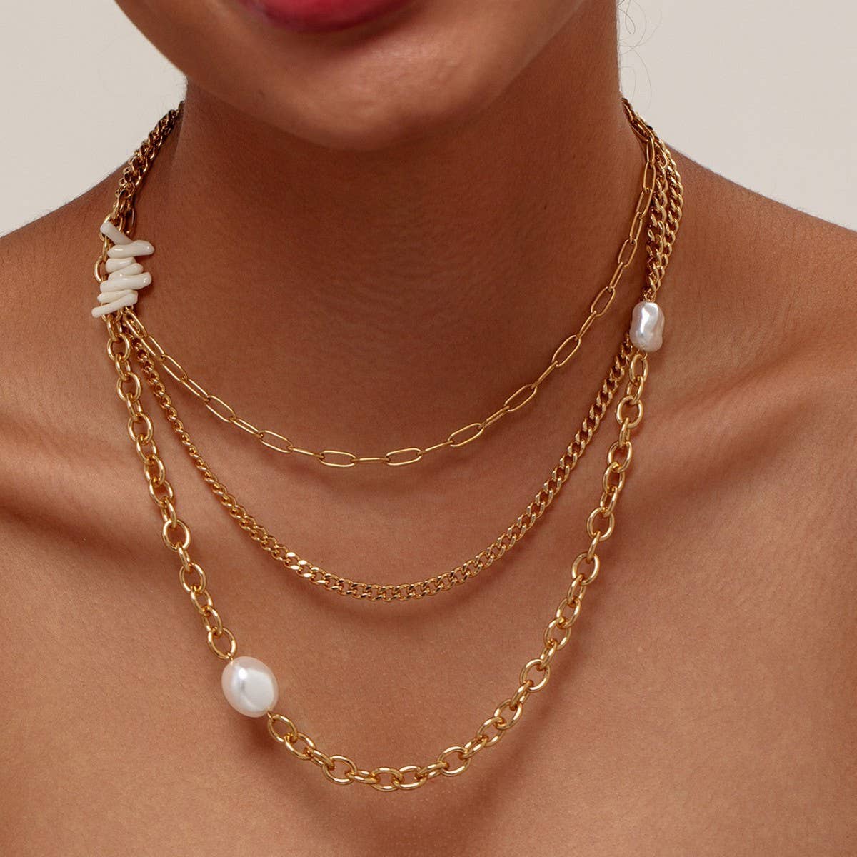 LAYERED CHAIN PEARL PENDANT NECKLACE_CWMM3583