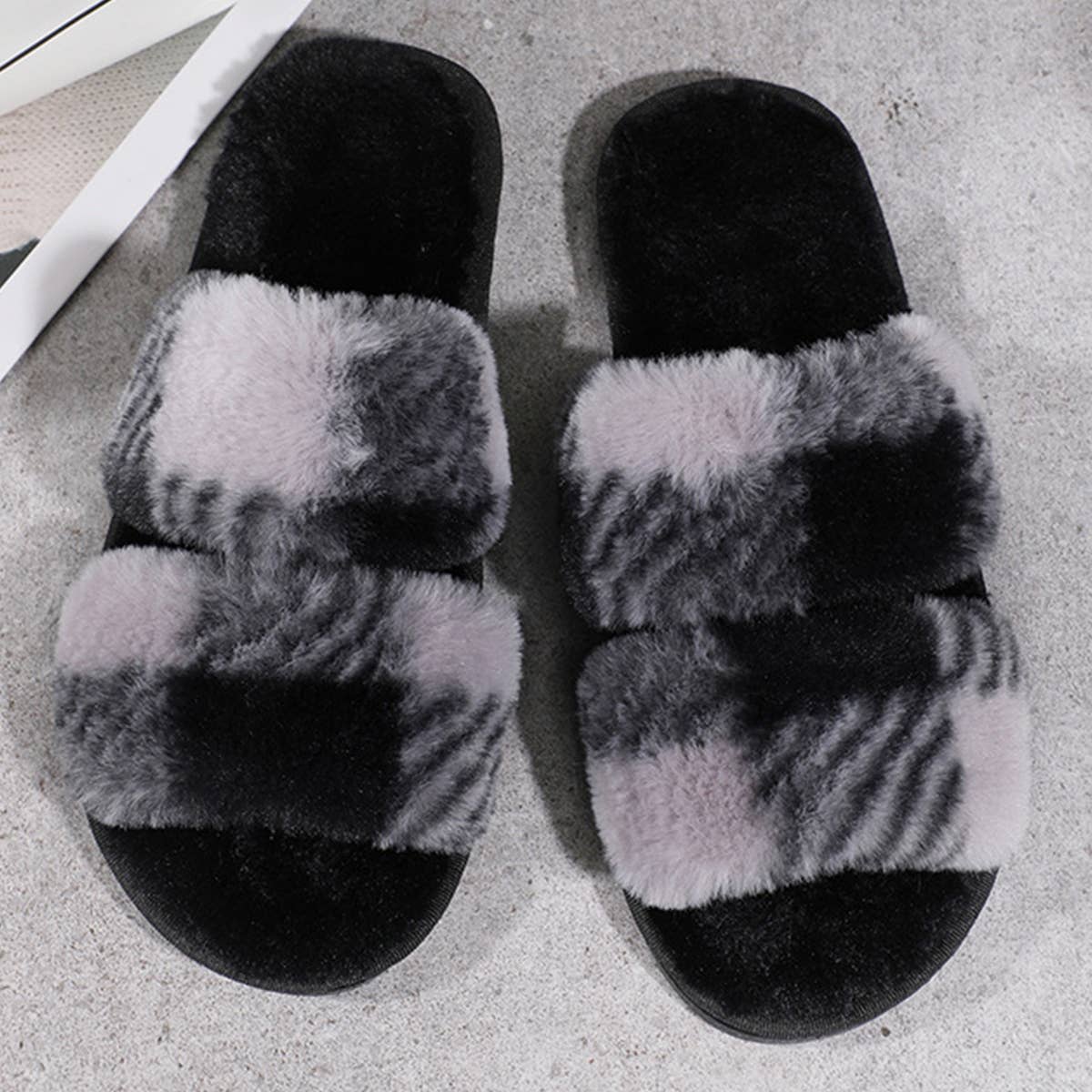 HOME TWO-COLOR PLAID PLUSH SLIPPERS