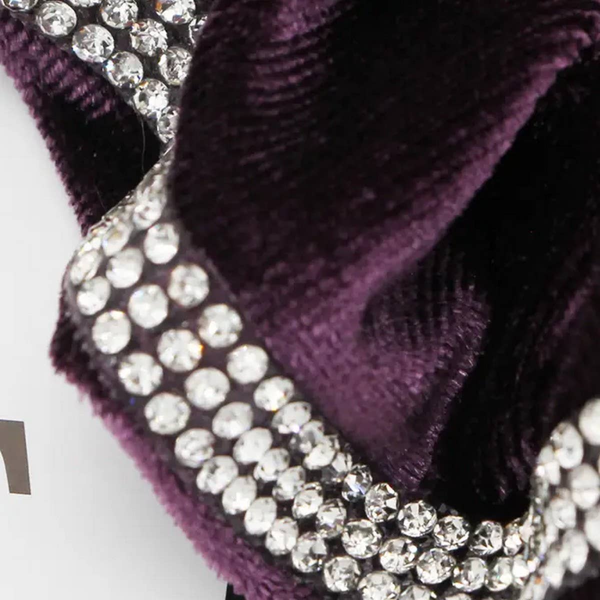 SOLID COLOR  VELVET SCRUNCHIE_CWAHA0173