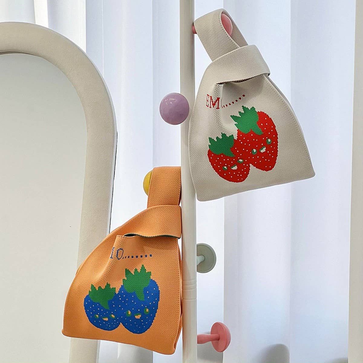 PERSONALIZED DESIGN STRAWBERRY KNITTED BAG_CWAB3079