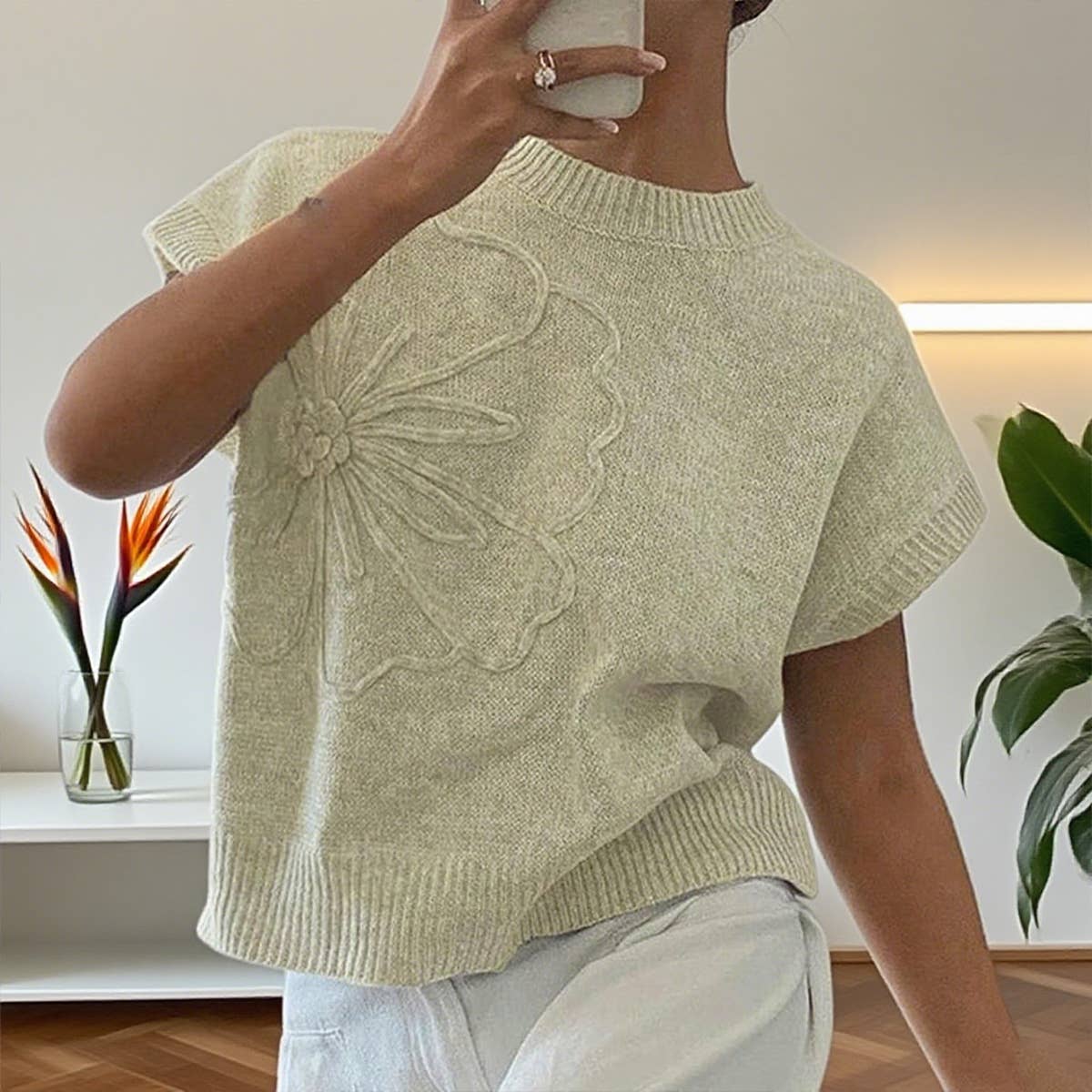 Solid-color embroidered knitted waistcoat