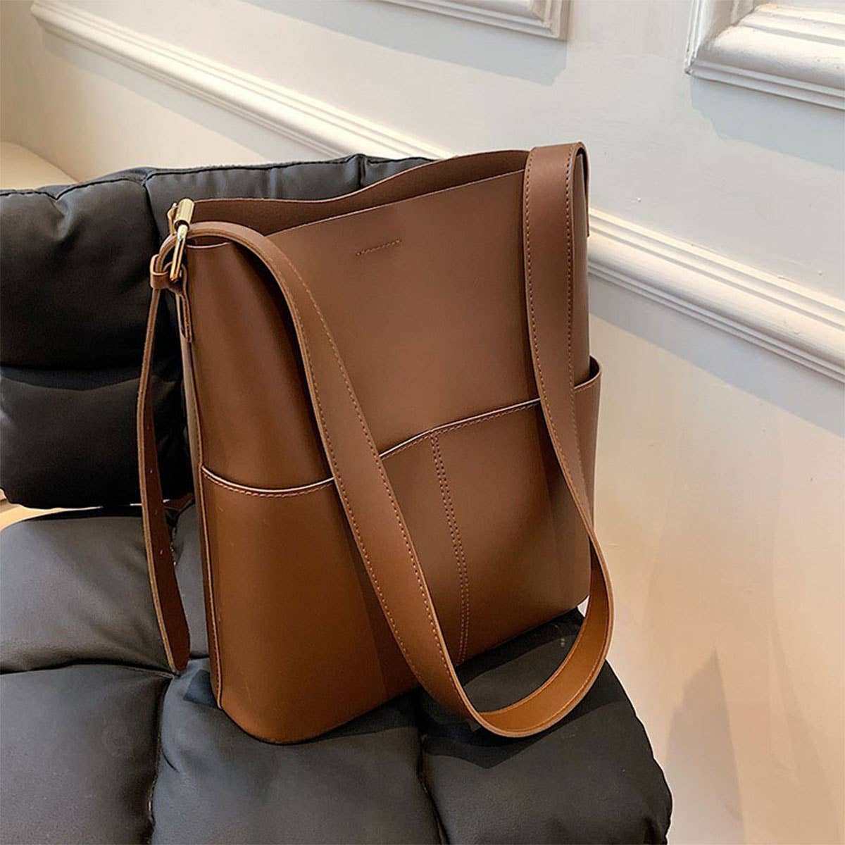 WOMEN LARGE-CAPACITY DESIGN SLUNG BUCKET BAG_CWAB0961