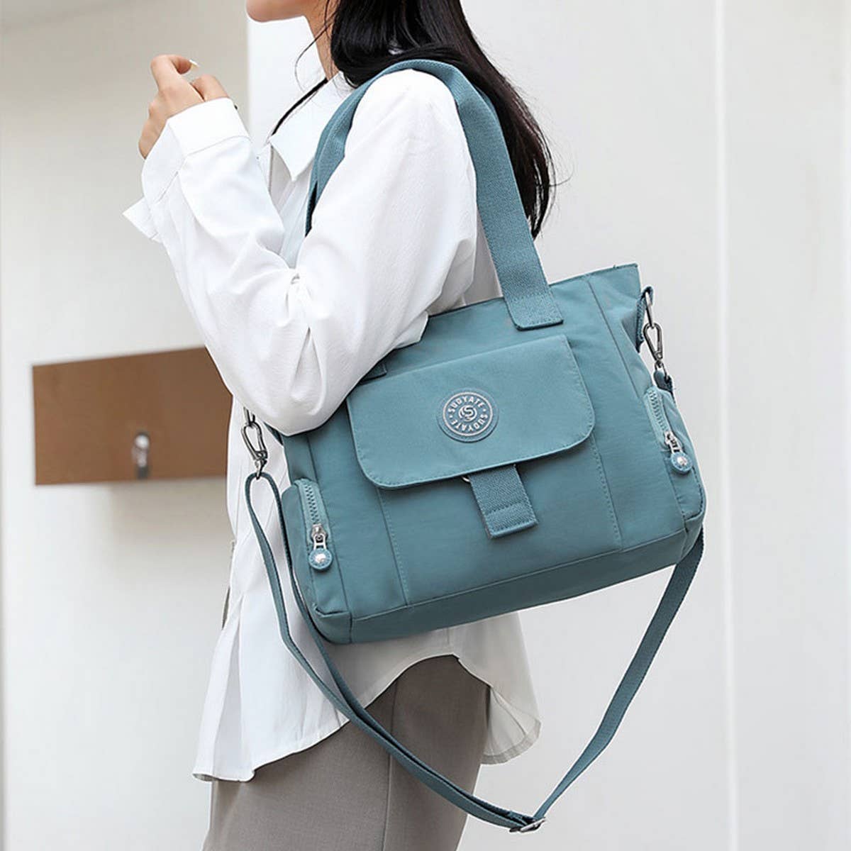 SIMPLE LARGE CAPACITY NYLON SHOULDER BAG_CWASC1787