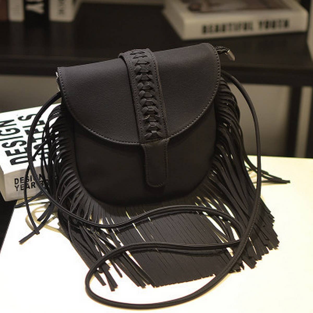 CWAB4566_FLAP WOVEN HALF CIRCLE TASSEL SHOULDER BAG